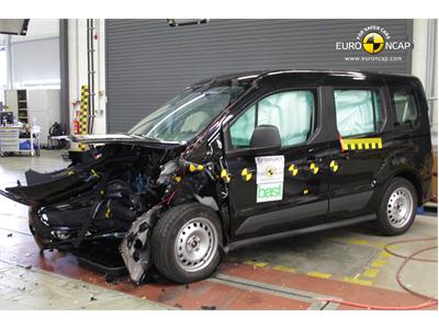Ford Tourneo Connect - Frontal crash test 2013 - after crash