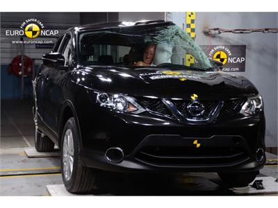 Nissan Qashqai - Pole crash test 2014