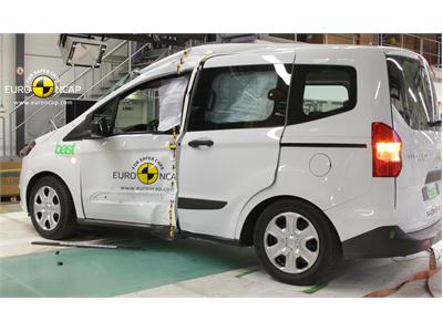 Ford Tourneo Courier - Pole crash test 2014 - after crash