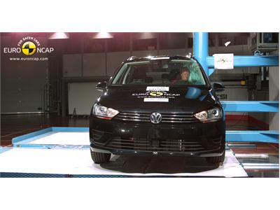 VW Golf Sportsvan - Pole crash test 2014