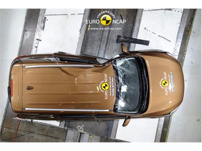 Kia Sorento  - Pole crash test 2014 - after crash