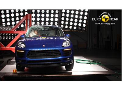Porsche Macan - Pole crash test 2014