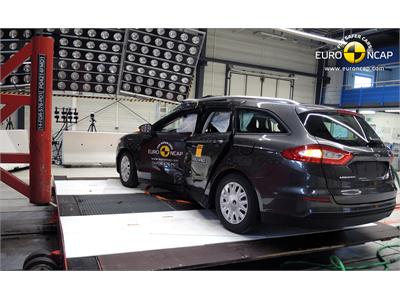 Ford Mondeo  - Pole crash test 2014 - after crash