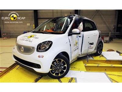 smart forfour  - Pole crash test 2014 - after crash