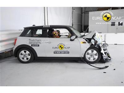 MINI Cooper - Frontal crash test 2014 - after crash