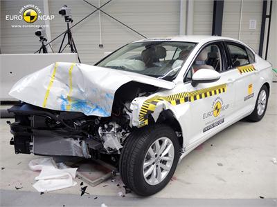 Volkswagen Passat - Frontal crash test 2014 - after crash