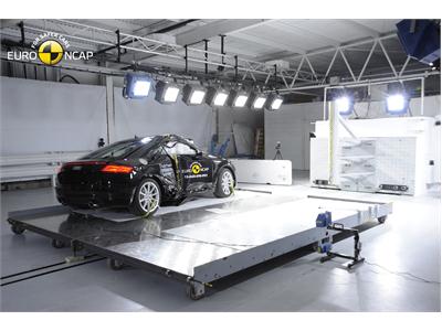Audi TT  - Pole crash test 2015 - after crash