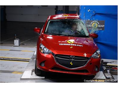 Mazda 2 - Pole crash test 2015