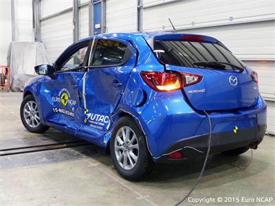 Mazda 2 - Side crash test 2015