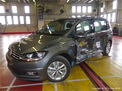 VW Touran  - Side crash test 2015