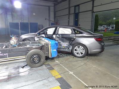 Renault Talisman  - Side crash test 2015 - after crash