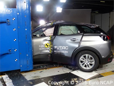 Peugeot 3008 - Pole crash test 2016 - after crash