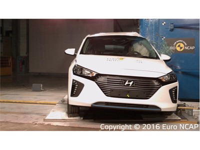 Hyundai Ioniq - Pole crash test 2016