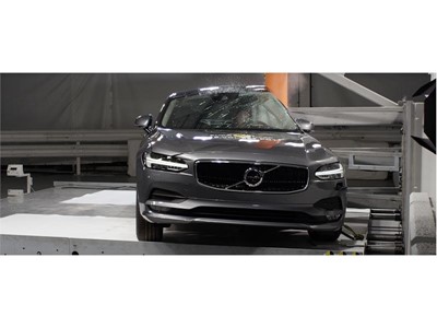 Volvo S90 - Pole crash test 2017