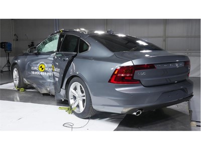 Volvo S90 - Pole crash test 2016 - after crash