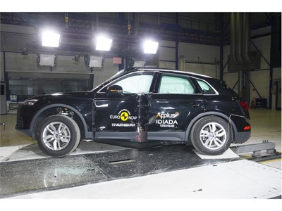Audi Q5 - Pole crash test 2017 - after crash