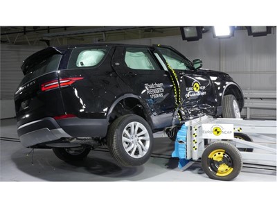 Land Rover Discovery - Side crash test 2017 - after crash