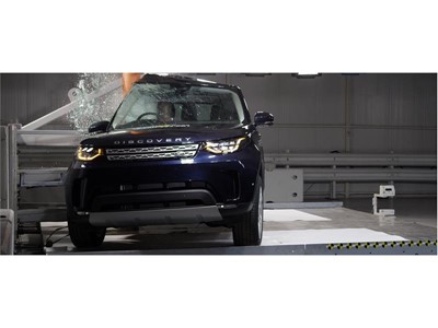 Land Rover Discovery - Pole crash test 2017