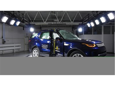 Land Rover Discovery - Pole crash test 2017 - after crash