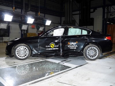 BMW 5-Series  - Pole crash test 2017 - after crash