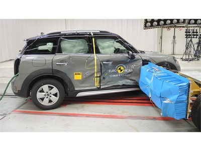 MINI Countryman - Side crash test 2017