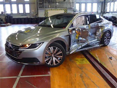 VW Arteon  - Side crash test 2017-after crash