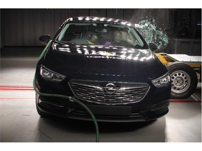 Opel Insignia - Side crash test 2017