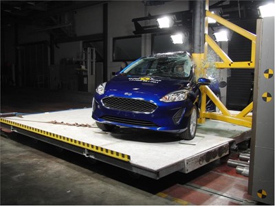Ford Fiesta - Pole crash test 2017
