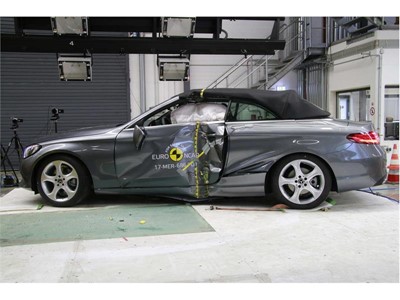 Mercedes-Benz C-Class Cabriolet - Pole crash test 2017 - after crash