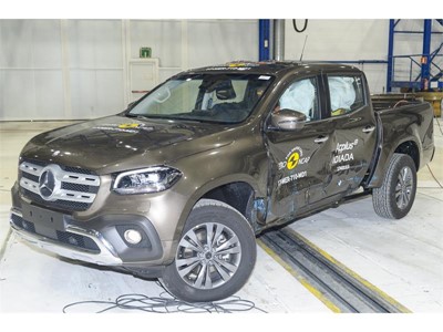 Mercedes-Benz X-Class - Side crash test 2017 - after crash