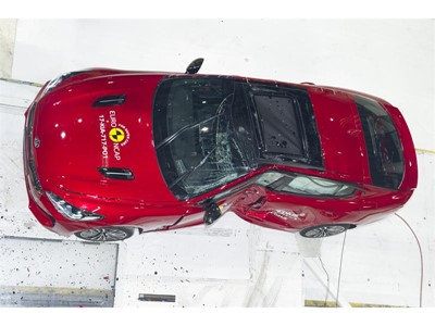Kia Stinger - Pole crash test 2017 - after crash