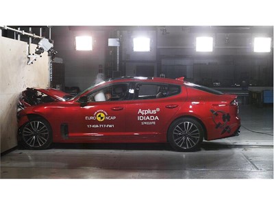 Kia Stinger - Frontal Full Width test 2017