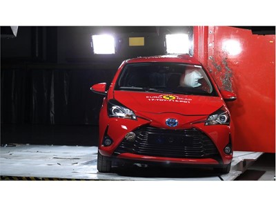 Toyota Yaris - Pole crash test 2017