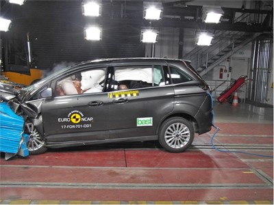 Ford Grand C-MAX - Frontal Offset Impact test 2017