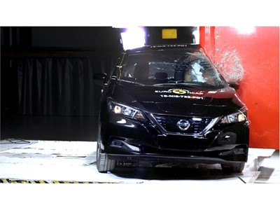 Nissan LEAF - Pole crash test 2018