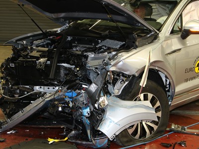 VW Touareg - Frontal Offset Impact test 2018 - after crash