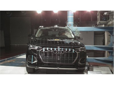 Audi Q3 - Pole crash test 2018