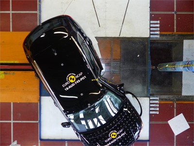 Audi Q3 - Pole crash test 2018 - after crash