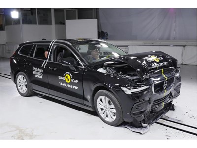 Volvo V60 - Frontal Full Width test 2018 - after crash