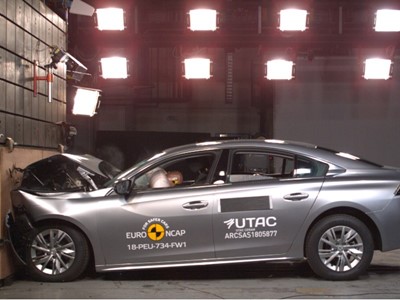 Peugeot 508 - Frontal Full Width test 2018