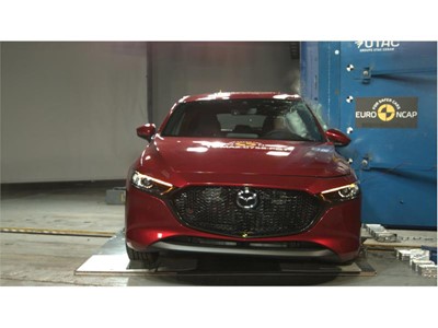 Mazda 3 - Pole crash test 2019