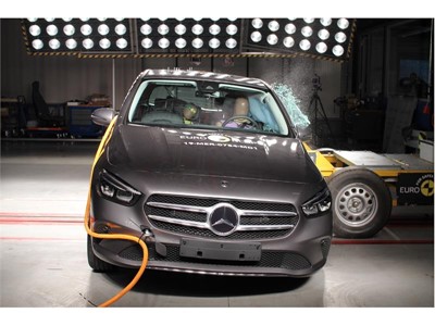 Mercedes-Benz B-Class - Side crash test 2019