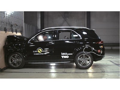 Mercedes-Benz GLE - Frontal Full Width test 2019