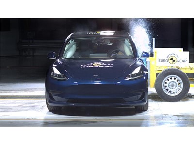 Tesla Model 3 - Side crash test 2019