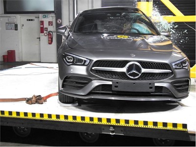 Mercedes-Benz CLA - Pole crash test 2019