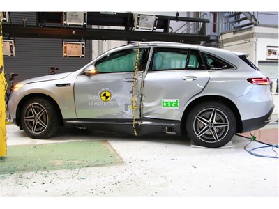 Mercedes-Benz EQ C - Pole crash test 2019 - after crash
