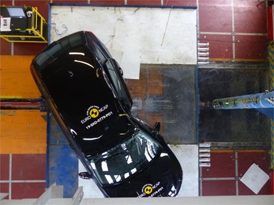 Škoda Scala 2019 - Pole crash test 2019 - after crash