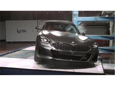 BMW Z4 - Pole crash test 2019