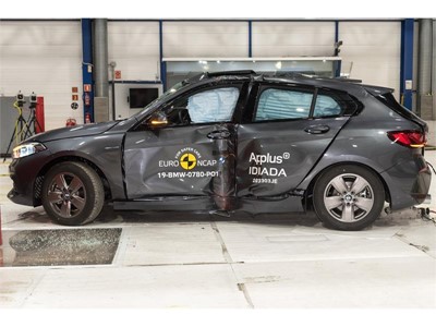 BMW 1 Series - Pole crash test 2019