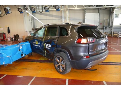 Jeep Cherokee - Side crash test 2019 - after crash